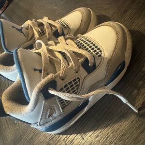 Jordan Kids Sneakers in Beige and Navy